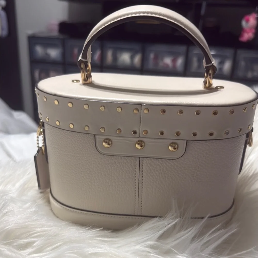 Coach Georgie Cream Leather Handbag - Picture 4 of 8